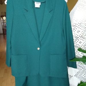 Beautiful hunter green skirt/suit